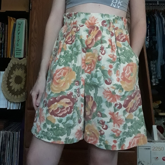90s Floral Shorts - Picture 5 of 13